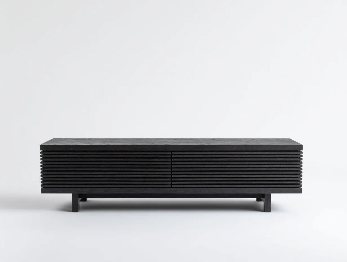Meuble TV bas 165×40×50 cm – bois noir – façade horizontale ajourée